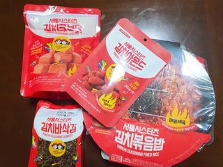 [서울시스터즈] CU 김치 4총사 세트-김치볶음밥, 김치큐브닭, 김치바삭김, 김치아몬드 — 5점을 준 리뷰어가 2021년 10월 올린 사용 사진