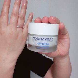 산수시 아쿠아 베네핏 24h 수부지 물광 속건조 수분크림 50ml — 5점을 준 리뷰어가 2021년 7월 올린 사용 사진
