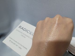 소담스퀘어 상암 라디셀 인텐시브 큐어 크림 50ml — 3.5점을 준 리뷰어가 2022년 11월 올린 사용 사진