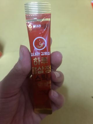 힘내라김홍삼 하루홍삼정스틱 10g x 10포 — 5점을 준 리뷰어가 2021년 3월 올린 사용 사진