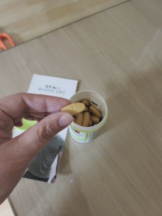Swisse 스위스 고함량 밀크씨슬 35,000mg 60정 — 4점을 준 리뷰어가 2021년 11월 올린 사용 사진