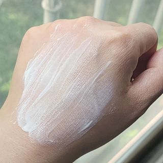 MF[스킨1004] 마다가스카르 센텔라 히알루-시카 워터핏 선세럼 50ml — 5점을 준 리뷰어가 2024년 5월 올린 사용 사진