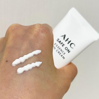[AHC] 세이프온 에센스 선크림 올리브영 스페셜 증정 기획세트 — 5점을 준 리뷰어가 2022년 6월 올린 사용 사진