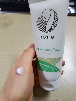 mom e 맘이 내추럴 베이비 케어 크림+바디오일 — 5점을 준 리뷰어가 2021년 1월 올린 사용 사진