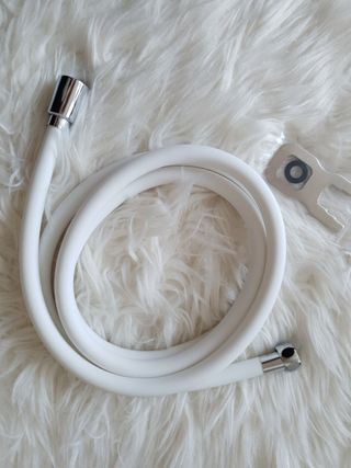 바디빔 물때방지 샤워 호스 2m 꼬임방지 PVC 튜브 — 5점을 준 리뷰어가 2022년 4월 올린 사용 사진