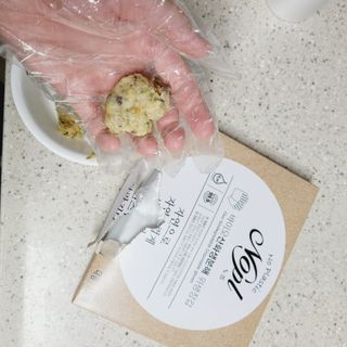 노플(NOPL) 노플 친환경 바이오 산화 생분해  항균 일회용 위생 비닐장갑 100매 + 지퍼백 소형, 대형 — 5점을 준 리뷰어가 2021년 10월 올린 사용 사진