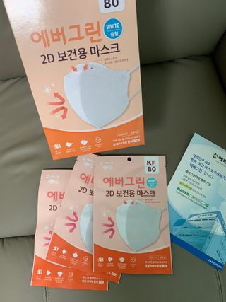 [에버그린] 2D 새부리형 KF80 중형 화이트 25매 — 5점을 준 리뷰어가 2021년 8월 올린 사용 사진