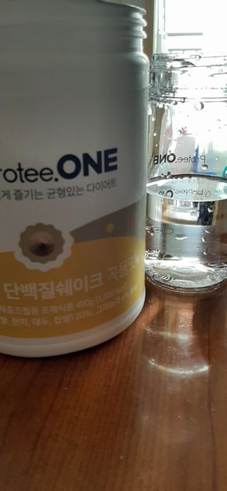 프로티원 단백질쉐이크 곡물맛 2주분 1통+보틀 — 5점을 준 리뷰어가 2021년 4월 올린 사용 사진