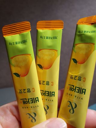 비타앤C 레몬맛, 망고맛 — 5점을 준 리뷰어가 2021년 6월 올린 사용 사진