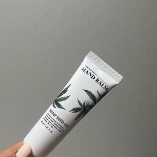 버텍스넘버원 버텍스 넘버원 햄프씨드오일 핸드밤, 바디크림 — 4.5점을 준 리뷰어가 2022년 3월 올린 사용 사진