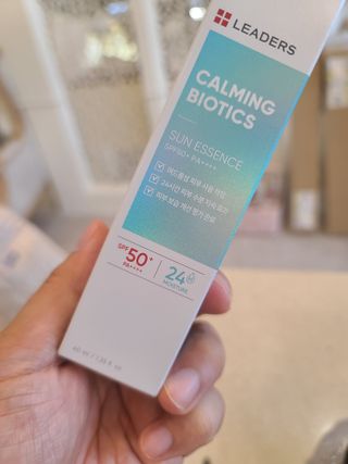 리더스코스메틱 리더스 카밍 바이오틱스 선 에센스 SPF 50+ PA++++ — 5점을 준 리뷰어가 2022년 8월 올린 사용 사진