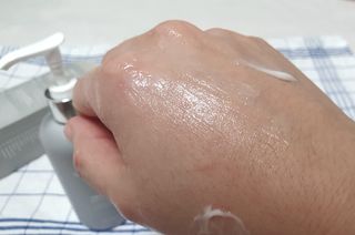 엠디스픽 무향 바리스타 핸드크림 울트라 고보습 대용량 펌핑 245g — 5점을 준 리뷰어가 2023년 1월 올린 사용 사진