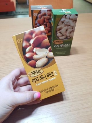짜먹는 이지견과 짜먹는 이지아몬드, 짜먹는 이지허니피넛, 짜먹는 이지캐슈넛 각 10g X  10포 — 5점을 준 리뷰어가 2021년 2월 올린 사용 사진