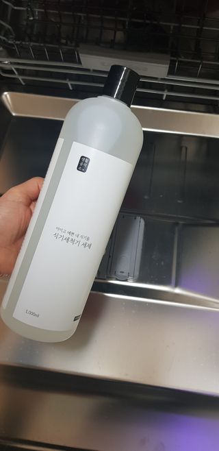 [생활공작소] 식기세척기용 액체세제  X 2개입 — 4.5점을 준 리뷰어가 2020년 12월 올린 사용 사진