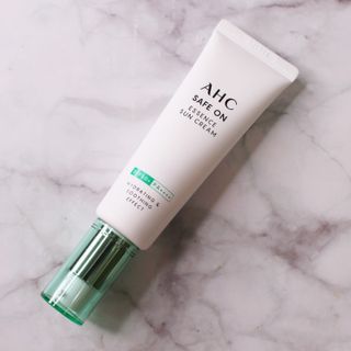 [AHC] 세이프온 에센스 선크림 올리브영 스페셜 증정 기획세트 — 4.5점을 준 리뷰어가 2022년 6월 올린 사용 사진