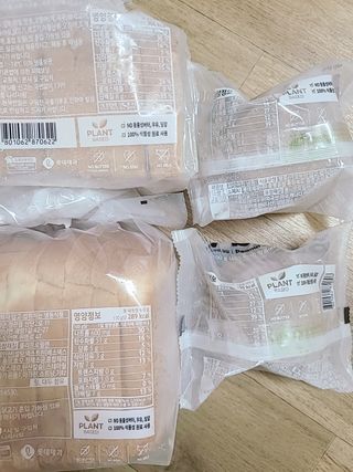 롯데제과 Vbread 포카치아식빵1개 + 미니식빵 1개 + 머핀 2개 세트 — 5점을 준 리뷰어가 2021년 9월 올린 사용 사진