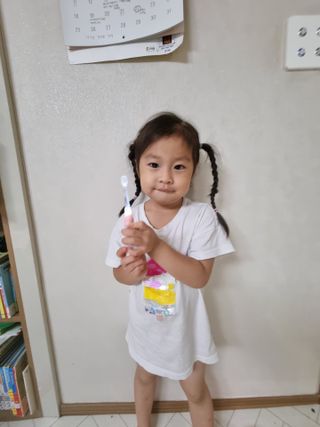 [오라덴스] 99.9 항균 칫솔모_키즈 진동칫솔 2,3단계 중 택 1 — 5점을 준 리뷰어가 2021년 7월 올린 사용 사진