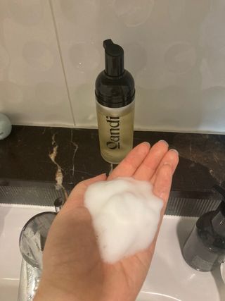 헤어플러스 콴디 아침세안제 폼클렌징 퓨어 어니스티 모닝클렌저 — 5점을 준 리뷰어가 2021년 6월 올린 사용 사진