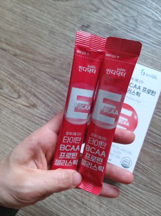 [인디닥터] 타이탄 BCAA 프로틴 젤리스틱 — 5점을 준 리뷰어가 2022년 4월 올린 사용 사진