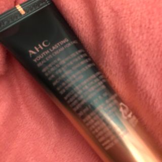 [NEW 탄력유턴 아이크림] AHC 유스 래스팅 리얼 아이크림 포 페이스 — 5점을 준 리뷰어가 2021년 2월 올린 사용 사진