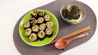 해풀잎 누구나 김밥*1ea [(혼합야채 35g *1ea,  김밥김 (5g, 5ea),  양념간장 (6g, 5ea), 참기름(5g, 2ea)] — 4점을 준 리뷰어가 2022년 7월 올린 사용 사진