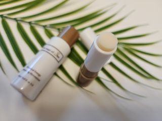 더사가오브수 [사가수] 효혜윤 보태니컬 에너지 에센스인로션 20ml /아이포올 스틱 3g — 5점을 준 리뷰어가 2023년 2월 올린 사용 사진