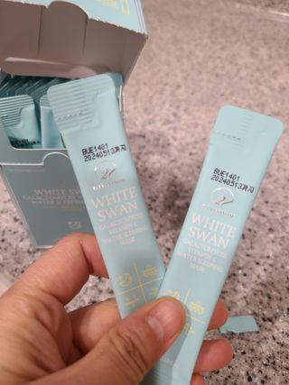 오투에니원 화이트 스완 갈락토미세스 비타민 C 워터 슬리핑 마스크 — 5점을 준 리뷰어가 2023년 2월 올린 사용 사진