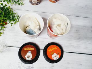 유비쿡 컵떡볶이 매운컵떡볶이2개/ 짜장컵떡볶이 2개  총 4개세트 — 5점을 준 리뷰어가 2021년 6월 올린 사용 사진