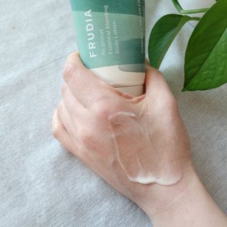 [후르디아] 올리브영 저자극 비건바디로션 — 5점을 준 리뷰어가 2023년 2월 올린 사용 사진