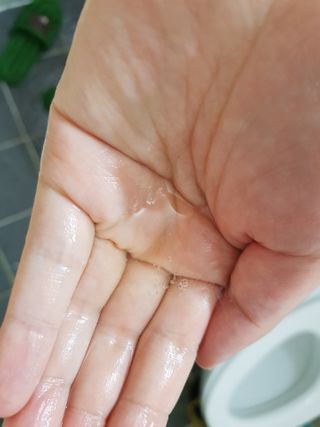 [바디홈즈] 골드 마유 샴푸 — 3.5점을 준 리뷰어가 2021년 1월 올린 사용 사진