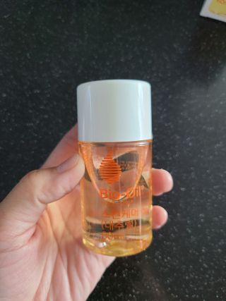 바이오오일 [바이오-오일] 스킨케어 오일 내추럴 60ml — 5점을 준 리뷰어가 2021년 11월 올린 사용 사진