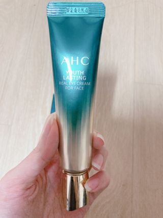 [NEW 탄력유턴 아이크림] AHC 유스 래스팅 리얼 아이크림 포 페이스 — 5점을 준 리뷰어가 2021년 4월 올린 사용 사진
