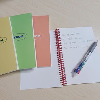 리훈 언제든지 필요한 기본 아이템 아무노트 4권세트+저점도펜[색상랜덤배송] — 5점을 준 리뷰어가 2021년 6월 올린 사용 사진