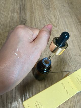 스킨큐어 산다화 비타민c 화이트닝 에센스 30ml — 5점을 준 리뷰어가 2023년 7월 올린 사용 사진