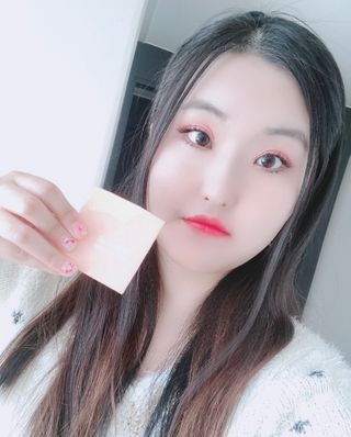 [블랙루즈] 크리스탈 하트 락 섀도우 4종 중 택1 — 5점을 준 리뷰어가 2021년 2월 올린 사용 사진