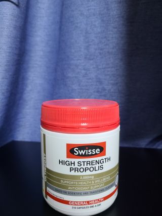 Swisse 스위스 고함량 프로폴리스 2,000mg 210정 — 4점을 준 리뷰어가 2021년 3월 올린 사용 사진
