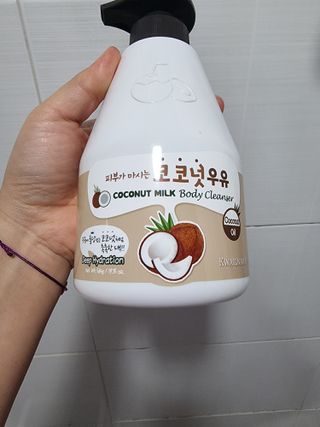 [과일나라] 피부가 마시는 코코넛우유 바디클렌저&바디로션 — 5점을 준 리뷰어가 2022년 3월 올린 사용 사진