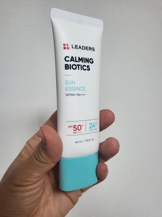 리더스코스메틱 리더스 카밍 바이오틱스 선 에센스 SPF 50+ PA++++ — 5점을 준 리뷰어가 2022년 7월 올린 사용 사진