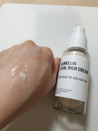 제주인디 카멜리아 바이탈 리치크림 (이너보틀 에디션) — 4점을 준 리뷰어가 2023년 4월 올린 사용 사진