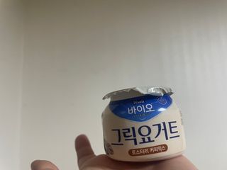매일바이오 그릭요거트 오리지널 플레인 4개, 로스터리 커피믹스 4개 — 5점을 준 리뷰어가 2021년 12월 올린 사용 사진