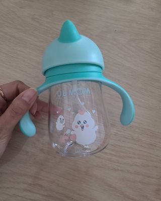 유비맘 트라이탄 코니빨대컵_컬러 랜덤 발송 — 5점을 준 리뷰어가 2021년 3월 올린 사용 사진