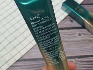 [NEW 탄력유턴 아이크림] AHC 유스 래스팅 리얼 아이크림 포 페이스 — 5점을 준 리뷰어가 2021년 1월 올린 사용 사진
