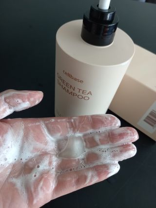 프리마인 더이상 뻣뻣하고 효과없는 탈모샴푸는 NO. 근본부터 케어하는 셀베이스 그린티샴푸(500ml) — 5점을 준 리뷰어가 2023년 3월 올린 사용 사진