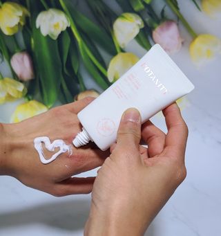 보타니티 촉촉수분자차 아쿠아핏 선 에센스 50ml + 보송톤업자차 징크 선 로션 50ml SPF50+ PA++++ (4/25) — 5점을 준 리뷰어가 2022년 5월 올린 사용 사진