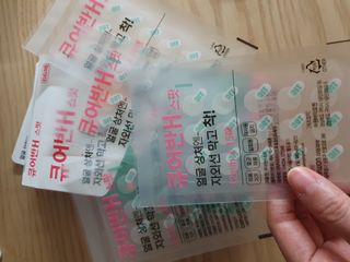 [큐어반H 스팟] 자외선 99프로 차단되는 스틱타입 스팟밴드(1팩 / 66매입) — 5점을 준 리뷰어가 2022년 11월 올린 사용 사진