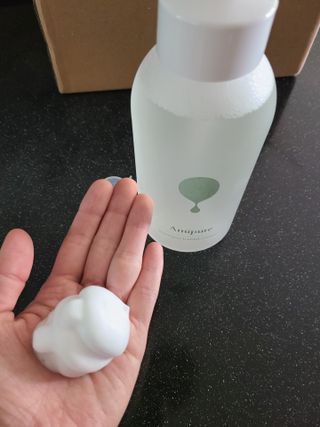 아미퓨어 [라이브] 피부장벽 강화를 위한 머랭 버블 클렌저 천연계면활성제로 온가족 사용가능 — 5점을 준 리뷰어가 2021년 7월 올린 사용 사진