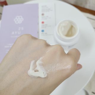 AYU25[아유트웬티파이브]다마스크로즈워터 베이스 천연 수분 촉촉 크림 — 5점을 준 리뷰어가 2021년 5월 올린 사용 사진