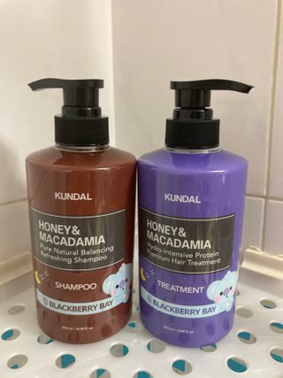 쿤달 [KUNDAL 공식] 프리미엄 헤어 케어 스페셜 세트 샴푸 500ml &amp; 트리트먼트 500ml — 5점을 준 리뷰어가 2021년 3월 올린 사용 사진