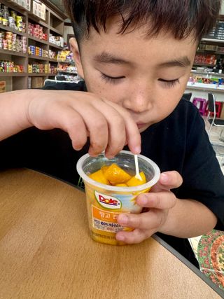 돌 MF[Dole] 파인애플컵/망고컵/복숭아컵 198g 6입X1박스 (맛 1가지 랜덤 발송) — 5점을 준 리뷰어가 2024년 10월 올린 사용 사진