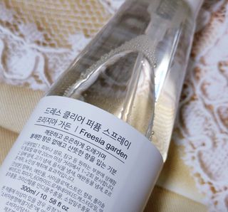 [엠메이데이] 드레스클리어 퍼퓸 스프레이 300ml 프리지아 가든향+프리지아 파출리향 — 4점을 준 리뷰어가 2021년 12월 올린 사용 사진